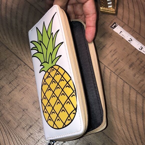 NWT Neon Pineapple 🍍Security Zip Vegan Wallet. Roomy! - Picture 16 of 17